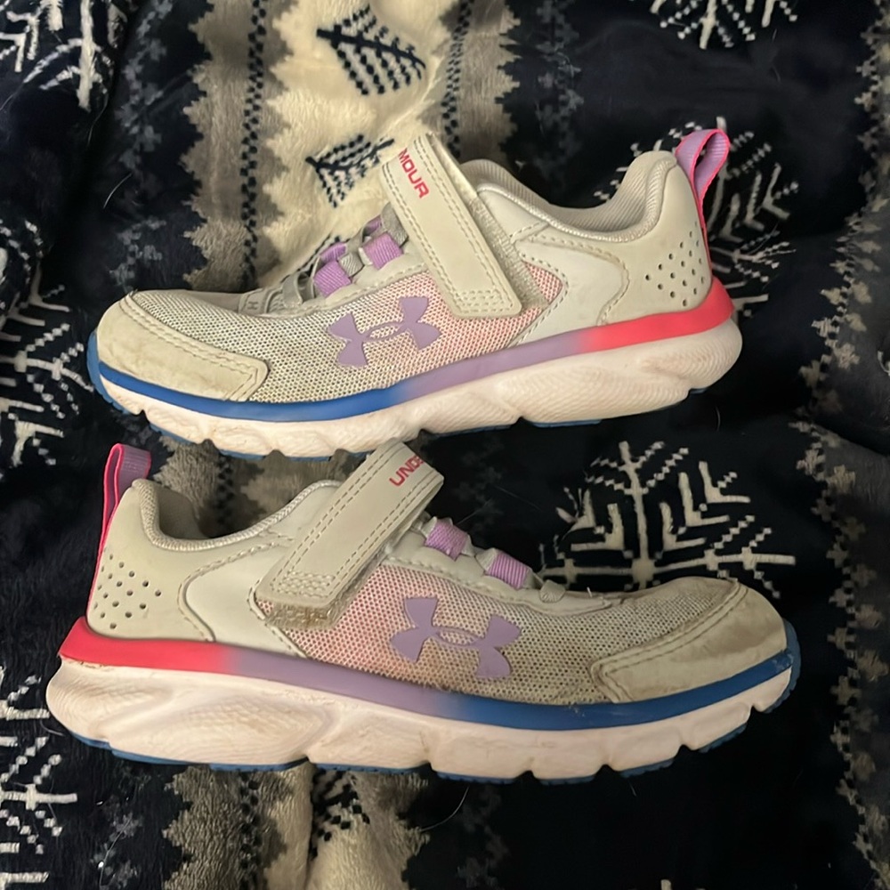 Girls under armor tennis shoes